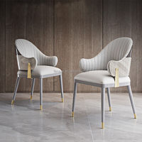 Vente en gros de chaises de salle à manger chaise de restaurant design moderne de luxe en acier inoxydable doré avec structure en métal jambe en cuir