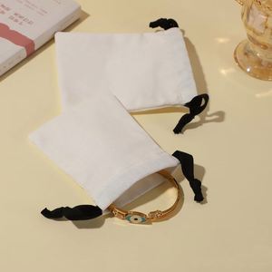 Sac à bijoux en coton avec cordon de serrage, imprimé avec un logo personnalisé, écologique, petit sac cadeau en toile, emballage en mousseline naturelle pour bijoux - Product Image 3