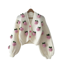 Vente en gros en usine Cardigan rétro rose pour femme, rose, personnalisé, tricoté à motif floral, tissé à la main, au crochet pour femmes