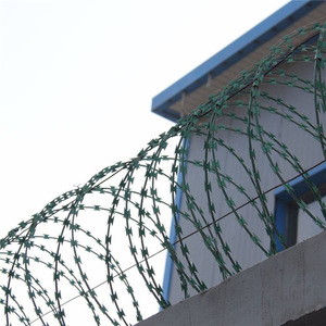 Alambre de púas de hierro duradero, antirrobo, tipo <span class=keywords><strong>concertina</strong></span>, galvanizado en caliente, para seguridad de límites y muros de prisión - Product Image 2