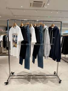 Porte-vêtements en acier inoxydable argenté durable pour <span class=keywords><strong>magasin</strong></span> <span class=keywords><strong>de</strong></span> vêtements avec roulettes, déplacement facile - Product Image 4