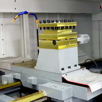 Torno CNC Horizontal de Alta Precisión CK6180, Cama Plana Reforzada, Sistema de Control GSK, Certificación CE, Alta Seguridad