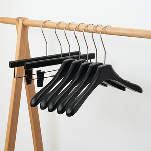 Cintre en plastique personnalisé rose avec revêtement en caoutchouc pour robe - Product Image 5