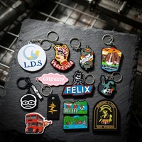 Breloques 3D personnalisées en gros, lettres intelligentes, claviers, voitures, chaussures, armes, épées, personnages d'anime et de dessins animés en PVC sur mesure