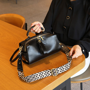WEEKS ZPT028 Borsa a Tracolla/Crossbody da Donna in Vera Pelle, Forma a Cuscino, con Catena <span class=keywords><strong>e</strong></span> Chiusura a Cerniera, <span class=keywords><strong>Design</strong></span> di Lusso alla <span class=keywords><strong>Moda</strong></span> - Product Image 3