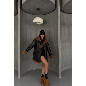 Veste en cuir de vachette noir-brun uni avec manches et col en fourrure, design réversible, détails de poches d'automne (sans rabat) - Product Image 1