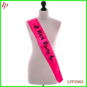 Écharpe de fête pour enterrement de vie de jeune fille, en tissu imprimé rose, avec sangle d'épaule, pour célébration de enterrement de vie de jeune fille LPP2065 - Product Image 1