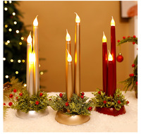 LED Flammenlose Kerzenhalter-Set, Batteriebetrieben, Weihnachtstisch-Dekoration mit Beerenkranz-Basis für Festliche Heimdekoration