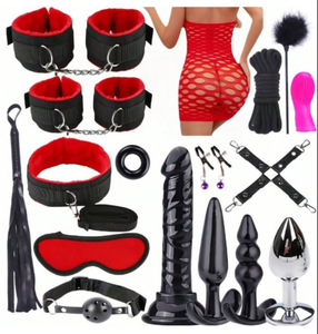 Ensemble de bondage avec combinaison en peluche, fouet, menottes, dispositifs de retenue masculins, stimulateur clitoridien et kit de jeux SM - Product Image 4