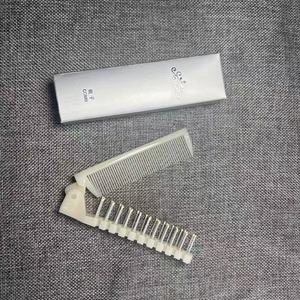 Pettine Portatile Pieghevole Monouso con Manico in Plastica per Hotel Yirui, per la Cura di Capelli e Pelo, con Confezione Igienica Indipendente - Product Image 4