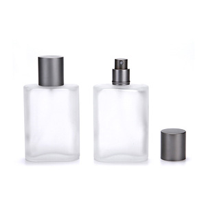 Flacone di profumo cosmetico da viaggio in vetro ad alta quantità <span class=keywords><strong>Spray</strong></span> diffusore di olio di forma quadrata opaca contenitore cosmetico portatile per auto di <span class=keywords><strong>casa</strong></span> - Product Image 1