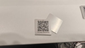Targhetta in Metallo Personalizzata con Codice QR, Incisione Chimica, Stampa, Lavorazione di Lamiera - Product Image 2