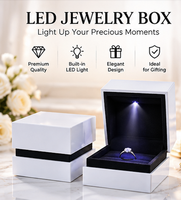 Boîte à bijoux de luxe en forme carrée avec finition laquée en plastique, doublure en velours et éclairage LED, pour boucles d'oreilles, pendentifs et bagues, prix usine en gros