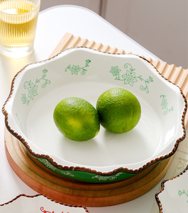 Tazón de Cerámica Floral Navideño para Ensalada, Tazón para Cena con Borde Ondulado en Relieve, Tazón Decorativo Multicolor para Servir en Fiestas Navideñas - Product Image 3