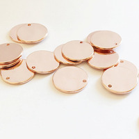 Offre Spéciale personnalisé sans frais de moule ébauches d'estampage en métal disque rond anodisé petite plaque de laiton en acier en aluminium bricolage pour étiquette de charme artisanale