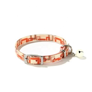 Collier pour chat mignon avec clochette, boucle de ceinture vintage, collier réglable en polyester pour chaton, motifs multi-imprimés, accessoires de mode pour animaux de compagnie - Product Image 3