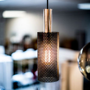 Lámpara Colgante Cilíndrica Negra y Blanca con Base E27, Lámpara de Araña de Metal para Cine o Sala de Cine - Product Image 3