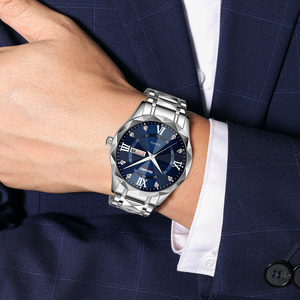 Montre de <span class=keywords><strong>couple</strong></span> de luxe SKMEI 9369-9370 à trois aiguilles avec cadran diamanté, en acier inoxydable haut de gamme, or et argent - Product Image 3