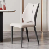 Chaise de salle à manger en cuir marron de style moderne et luxueux avec dossier confortable pour cuisine, hôtel, restaurant et bureau
