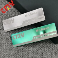 Plaque Nominative en Aluminium Gravée au Laser Personnalisée - Badge Magnétique à Logo Doré pour Personnel d'Hôtel et Serveur, Plaque Métallique Vierge Réutilisable