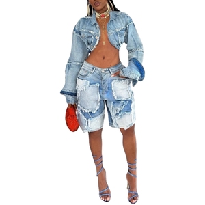 Ensemble deux pièces en jean délavé et patchwork style hip-hop vintage pour femme – Tendance - Product Image 2