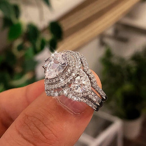 Set di Tre Anelli con Zirconi Scintillanti per Donne, Gioielli Eleganti e di Lusso per Matrimoni - Product Image 6