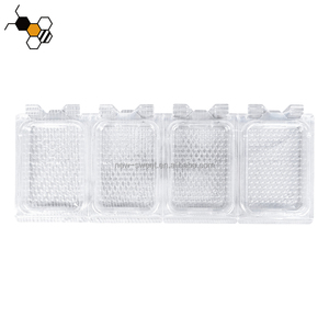 Venta al por mayor de alimentos de plástico transparente Honey Comb Box Honey Cassette Container para British Beehive Frame - Product Image 2