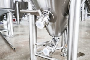 Tanque de Fermentación de Cerveza Artesanal con Refrigeración por Glicol Comercial y Aislamiento - Product Image 6