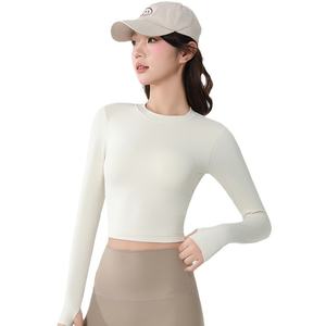 Haut de yoga pour femme à manches longues avec coussinets de poitrine et dos élégant, en nylon, pour la course printanière, les sports d'intérieur, l'entraînement et le fitness - Product Image 1