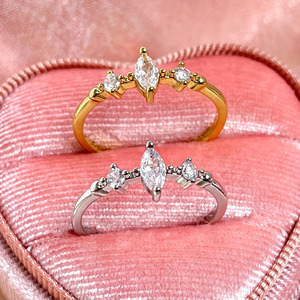 Nouvelle bague de mariage simple en or plaqué 18 carats avec zircone cubique pour femmes - Product Image 3
