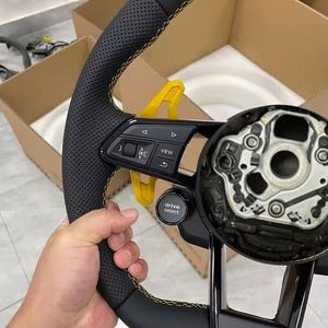 Volant R8 pour <span class=keywords><strong>Audi</strong></span> B9 S4 S5 S6 S7 S8 A1 A3 A4 A5 A6 A7 B8.5 B8 R8 TT TTRS TTS Q3 Q5 Q7 Q8 Volant en cuir - Product Image 2