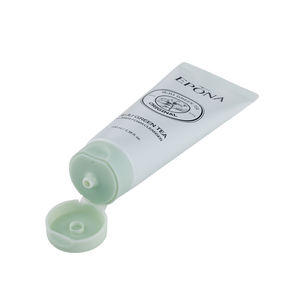 Nettoyant en profondeur pour les pores, contrôle du sébum et élimination des points noirs, à base de thé vert et de cendres volcaniques de Jeju, pour peaux grasses - Product Image 3