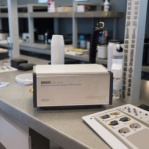 Analyseur électronique en temps réel SIGNAL HOUND BB60C 9kHz à 6GHz Vitesse 24GHz/s Garantie 1 an Qualité professionnelle Fabriqué aux États-Unis - Product Image 5