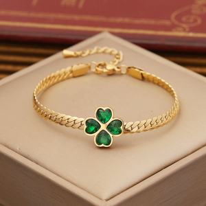 Nuevo Juego de Joyería de Acero Inoxidable con Circonitas Verdes en Forma de Trébol de Cuatro Hojas, Chapado en Oro de 18K, Collar, Aretes y Pulsera - Product Image 6