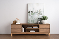 Mueble para TV HIRADO de 1.8M en Color Natural, Patas Metálicas Resistentes, Consola Multimedia, Espacioso para Sala de Estar, Entretenimiento y Televisores