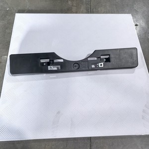 กรอบป้ายทะเบียนหน้าโตโยต้า 2016 Es200 52114-33450 แบบฝัง ระยะห่างรู 200 มม. - Product Image 1