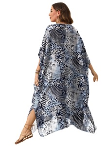 Abito lungo estivo da <span class=keywords><strong>donna</strong></span> <span class=keywords><strong>taglie</strong></span> forti, stile europeo-americano, con stampa irregolare, vestibilità ampia, senza maniche, scollo a V e spacco - Product Image 5