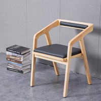 Chaises de salle à manger en bois massif et cuir, style nordique moderne et confortable, pour restaurant, hôtel, café, école et chambre.
