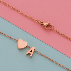 สร้อ<span class=keywords><strong>ย</strong></span>คอรูปหัวใจประ<span class=keywords><strong>ด</strong></span>ับอักษรภาษาอังกฤษ A-Z <span class=keywords><strong>ด</strong></span>ีไซน์ทันสมัย พร้อมสายโซ่กล่องสแตนเลสชุบทอง - Product Image 3