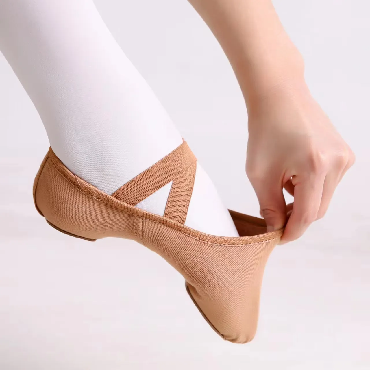 Nouveaux vêtements de danse bon matériel à la mode chaussures de ballet en toile personnalisées pour les filles
