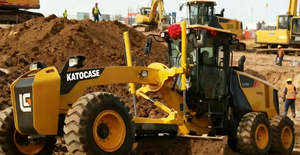 Грейдер KATOCASE на колесном ходу с двигателем Cummins, коробкой передач и насосом для высокомоментной работы по ремонту городских дорог и точной выравнивания грунта - Product Image 6