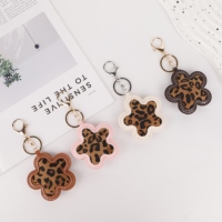 Porte-clés élégant en cuir PU imprimé léopard avec clip métallique pour accessoires quotidiens féminins