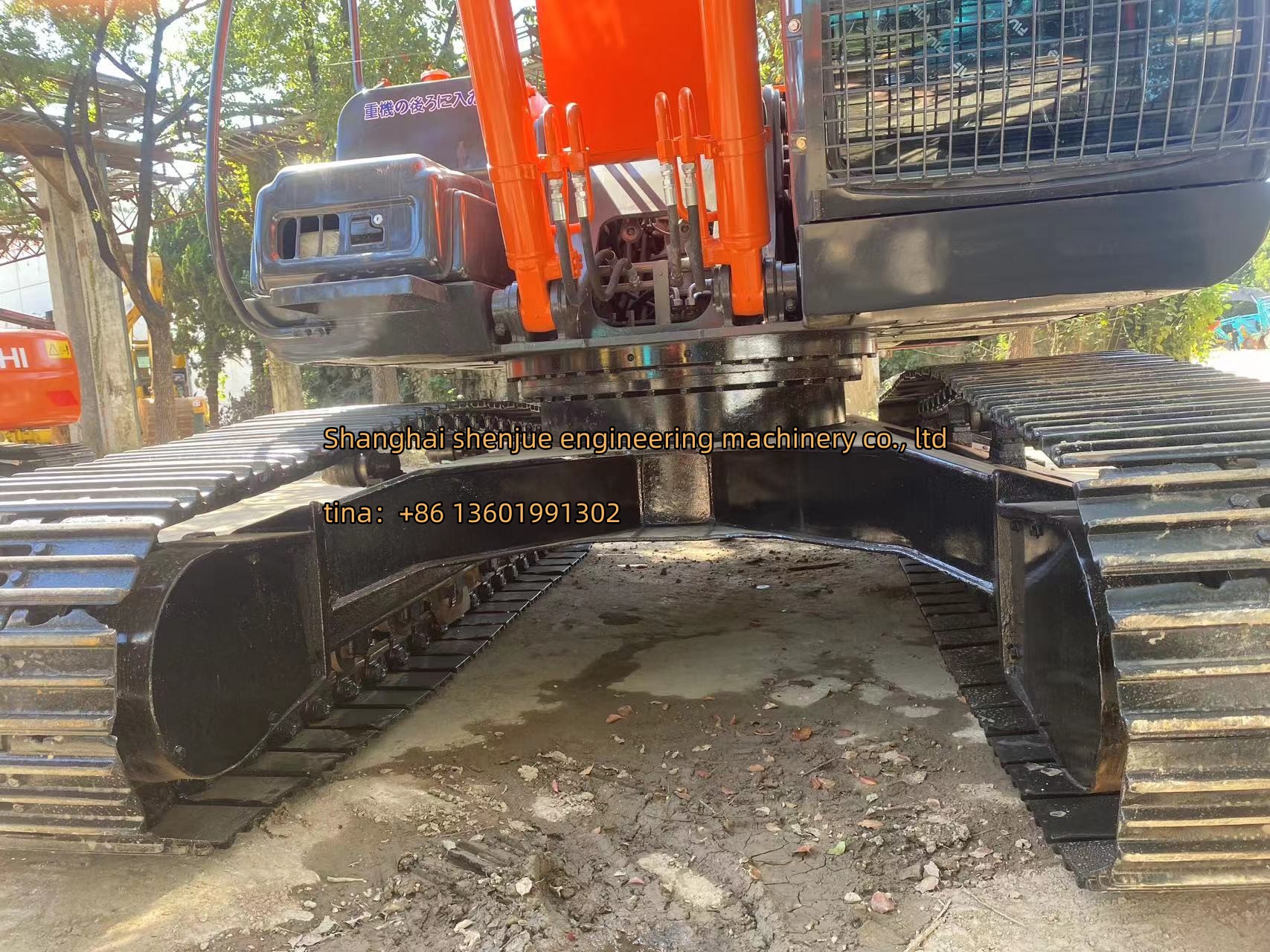 Sabihah Likhairizzad　送料8,000円 Used HITACHI ZAX200 Excavator for Sale in Excellent Condition