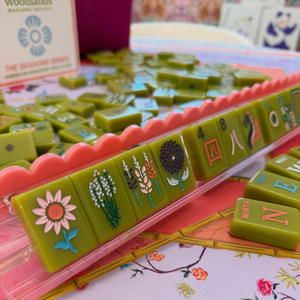 Tavolo da Mahjong Mini Personalizzato per Viaggi all'Aperto con Illuminazione LED, Design Creativo Vintage Verde Oliva - Product Image 1