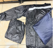 Giacca con cappuccio e strisce riflettenti sul retro per la sicurezza stradale - Product Image 3