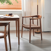 Chaise de café commerciale de luxe en bois massif avec assise en corde, fauteuil de salle à manger en bois pour restaurant, idéal pour les projets de cafés et d'hôtels