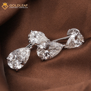 Boucles d'oreilles pendantes Goldleafgem en or blanc 18 carats avec diamant de laboratoire taille poire certifié IGI - Product Image 5
