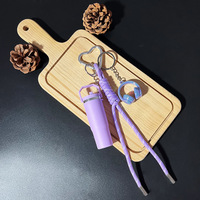 Porte-clés mini-rouge à lèvres en plastique avec cordon, joli pendentif pour écouteurs, tube de rangement portable et étanche pour baume à lèvres pour femmes