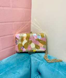 Bolso de Mano Elegante con Cadena Dorada y Adornos Rosados, de Alta Calidad, para Fiestas, con Forro de Satén Textil de 7 Pulgadas - Product Image 1
