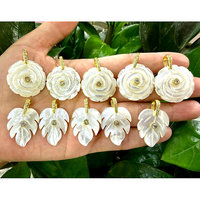 CH-LHP2606 Pendentif tendance en forme de fleur/feuille en coquillage blanc, plaqué or, avec zircon cubique, en cuivre, vente en gros